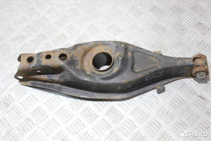 Рычаг задний нижний левый Clk 208