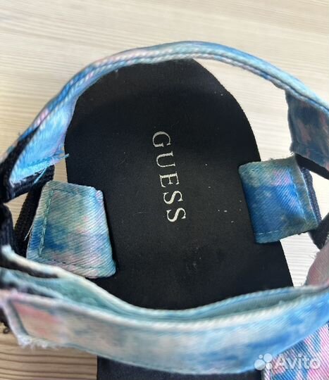 Босоножки Guess 37