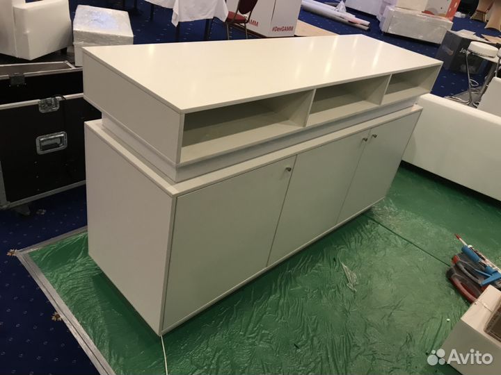 Стойка ресепшен. Стенд для выставки на заказ и в н