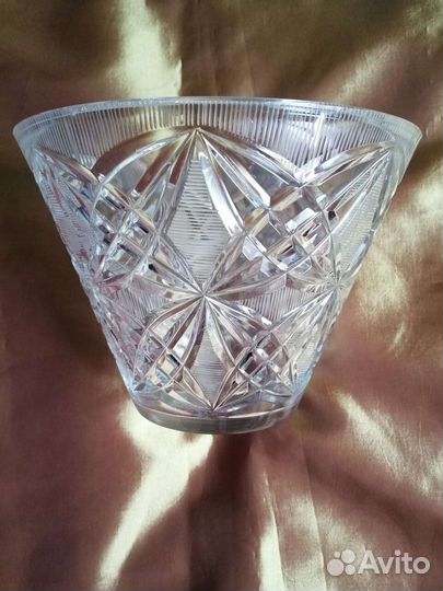 Вазы для фруктов и цветов