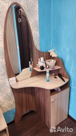 Шкаф для одежды бу,трюмо, горка под тв