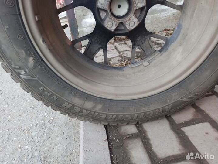 Maxxis ArcticTrekker NP3 205/60 R16