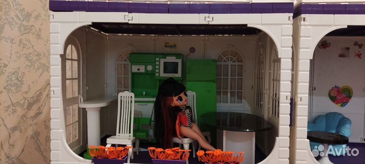 Кукольный домик с мебелью