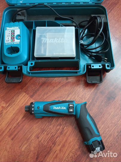 Аккумуляторная атвертка makita