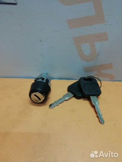 Замок зажигания с личинкой ауди 100 80 Passat Golf