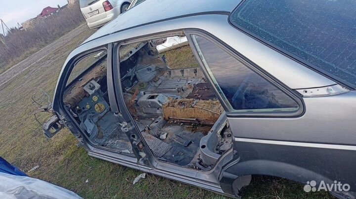 Фольксваген Пассат Б3 левый порог. карниз