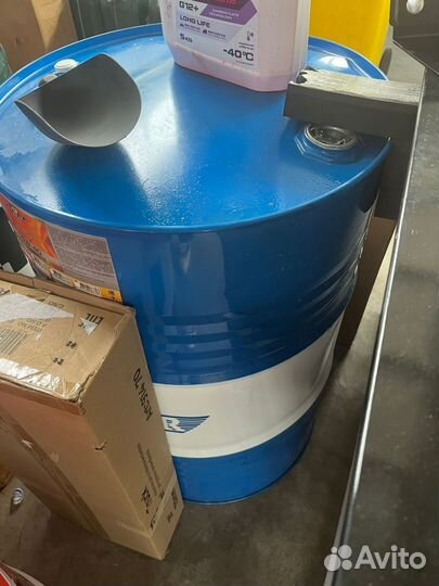 Бочка металлическая 60/200 литров,куб пластиковый