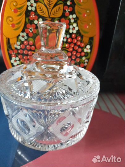 Хрустальная сахарница с крышкой