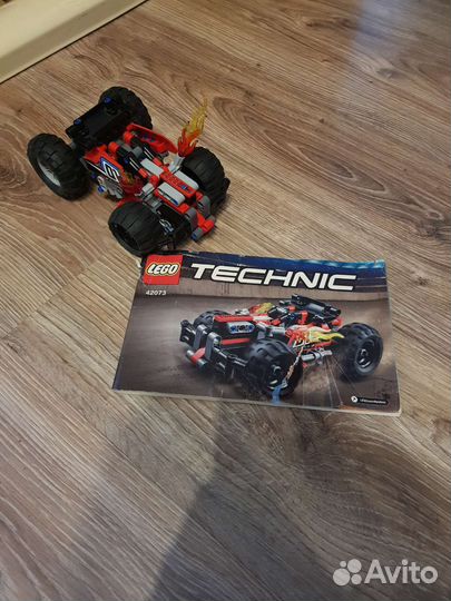 Lego Technic 42073Красный гоночный автомобиль