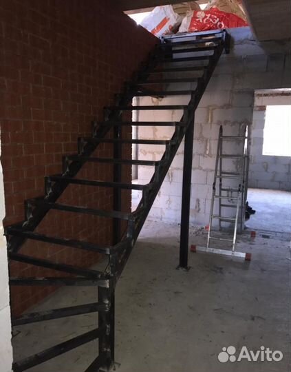 Металлокаркас Лестницы на Монокосоуре в Дом