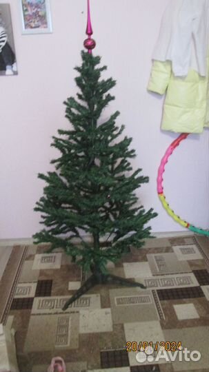Елка искусственная, б/у, зелёная. Цена за обе