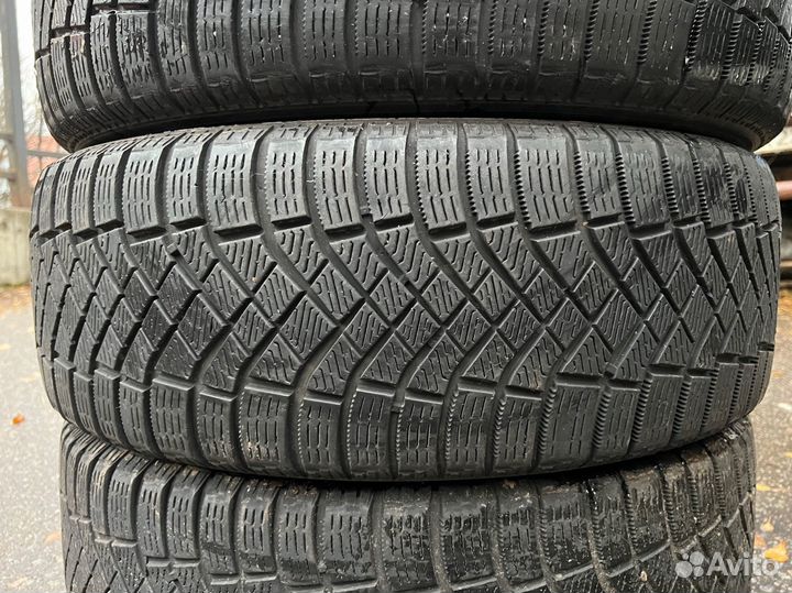 Pirelli Ice Zero 215/65 R17