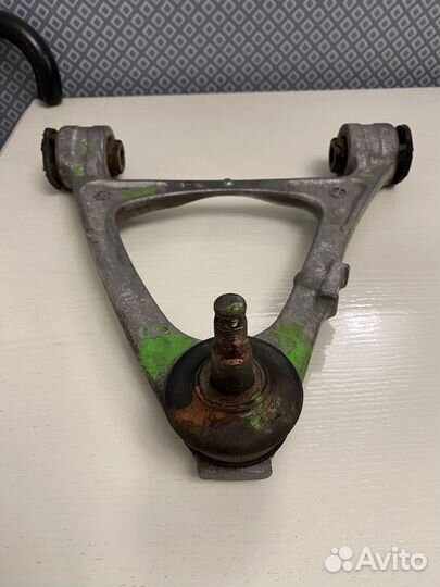 Рычаг подвески правый передний F15134200B