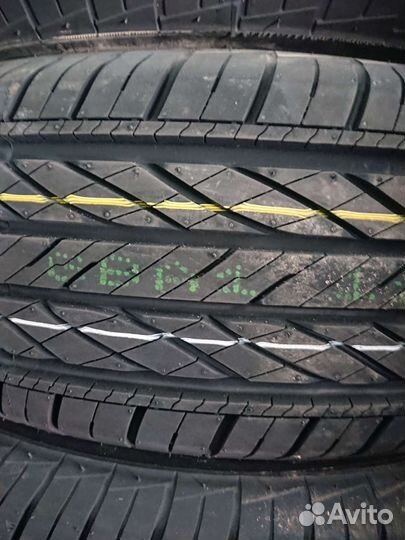 Tracmax X-Privilo H/T 225/60 R18