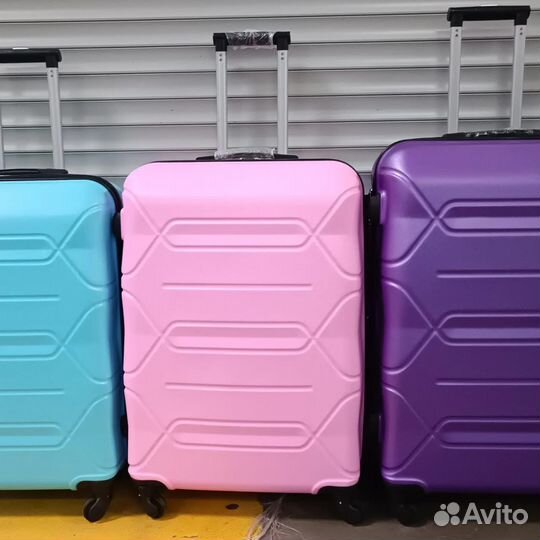 Чемодан на 4 х колесах абс пластик