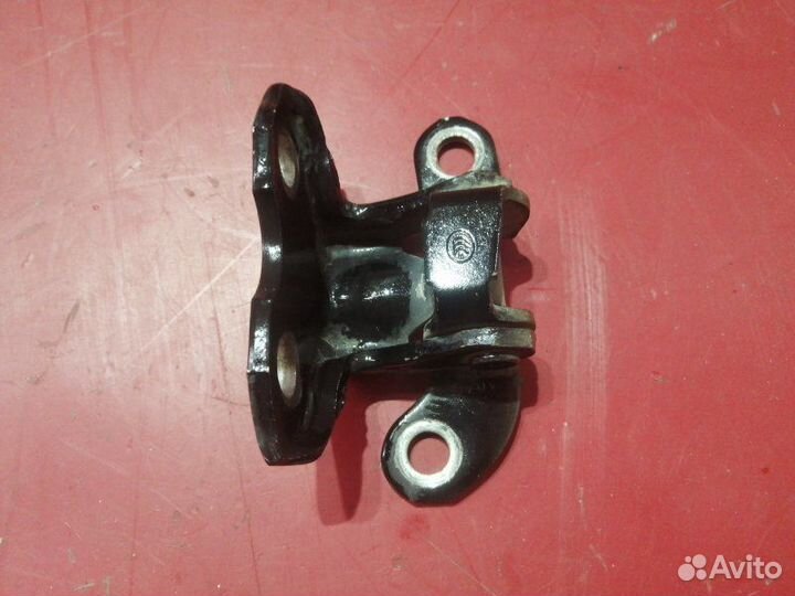 Петля двери задняя правая Toyota Camry XV40 2grfe