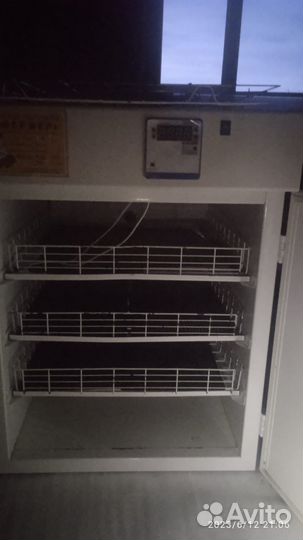 Инкубатор «Фермер» на 189 куриных /120 гусиных яиц