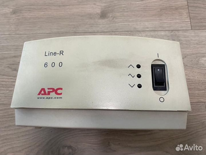 Стабилизатор напряжения APC -LineR 600