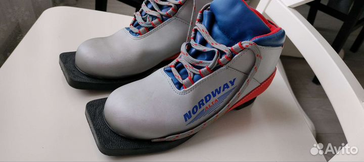 Лыжные ботинки с креплением 33 р-р