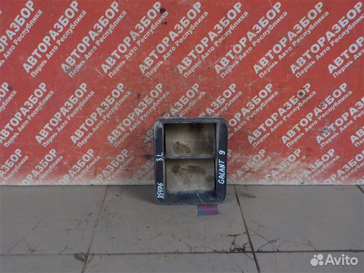 Решетка вентелиционная задняя левая Mitsubishi