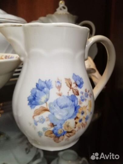 Молочник и ваза на ножке