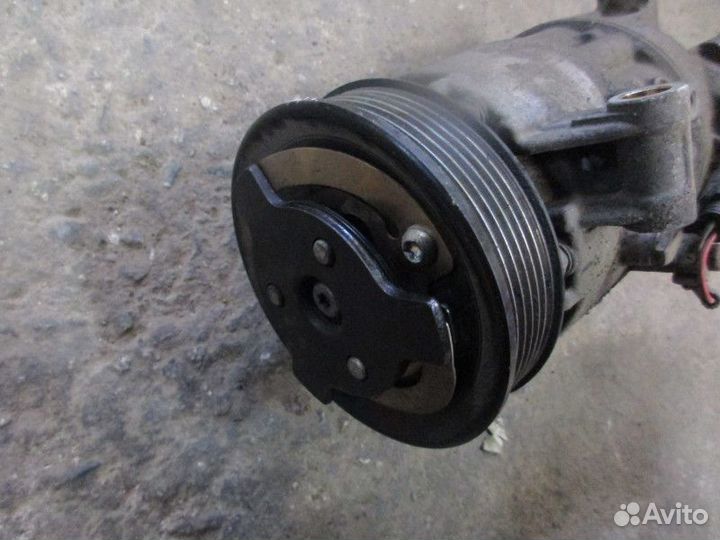 Компрессор системы кондиционирования BMW 1-серия E