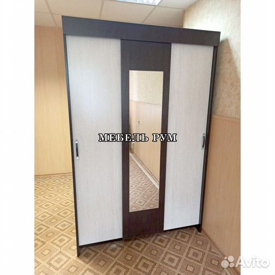 Шкаф-купе с зеркалом