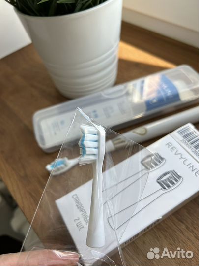 Зубная щетка Revyline RL 030 со сменной насадкой