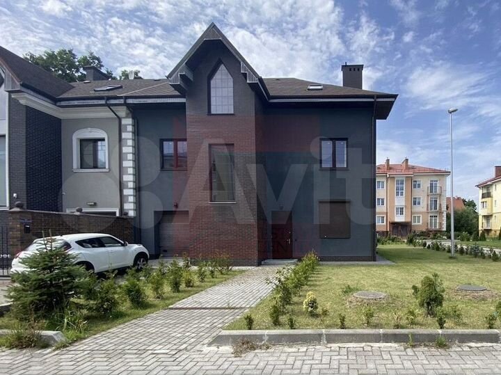 Коттедж 260 м² на участке 3,1 сот.