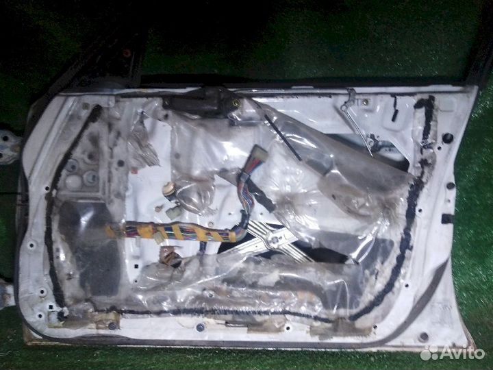 Дверь передняя правая Toyota Mark II GX80