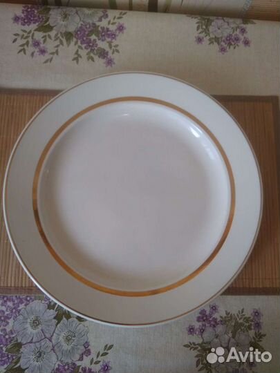 Предметы сервиза фаянсового завода зик (СССР)