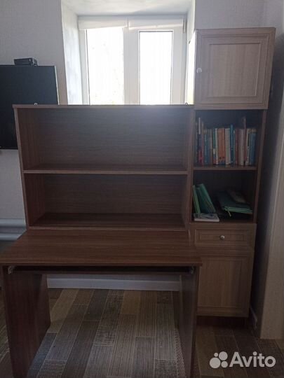 Письменный стол для школьника