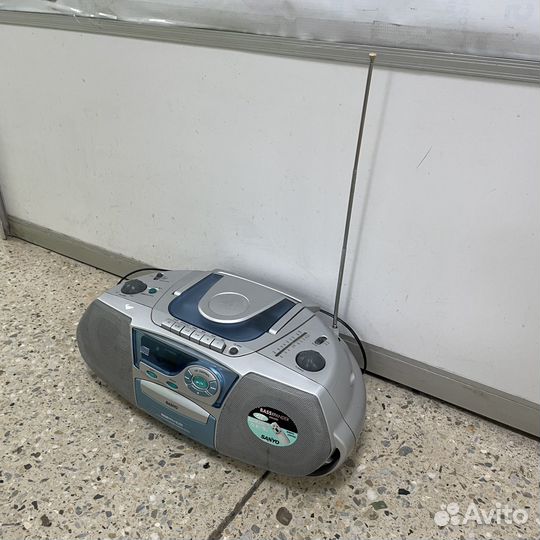 Магнитофон магнитола Sanyo ретро аудиотехника