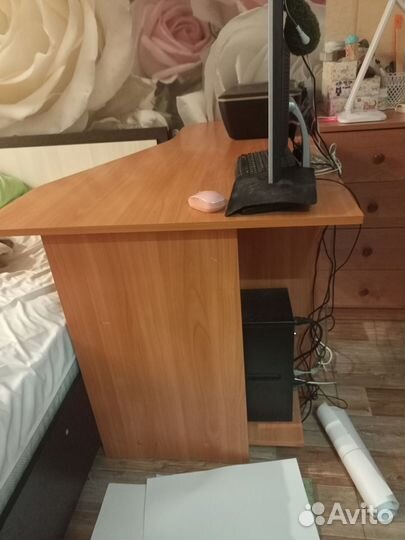 Компьютерный стол