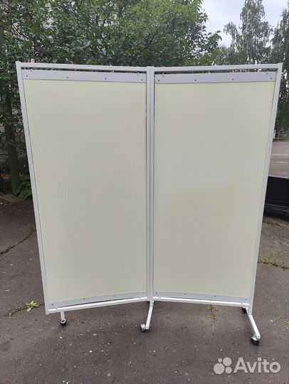 Ширма двухсекционная на колесах