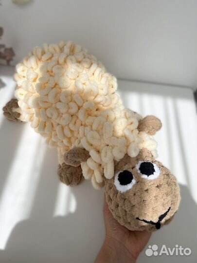 Игрушка вязаная Барашек ручной работы