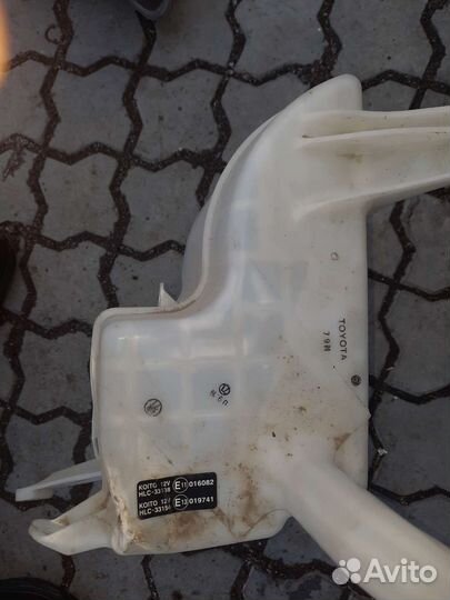 Продаю оригинальный бачек обывателя тойота камри