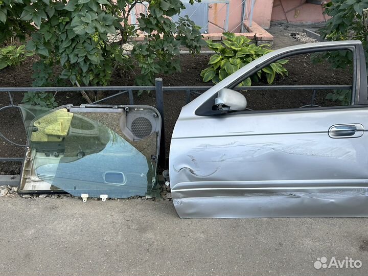 Передняя левая дверь Ниссан sunny (кузов FB 15)