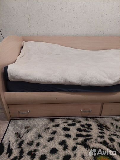 Кровать односпальная с ящиками и матрасом