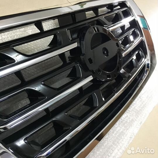 Nissan Patrol Y62 Решетка радиатора G3ZW1