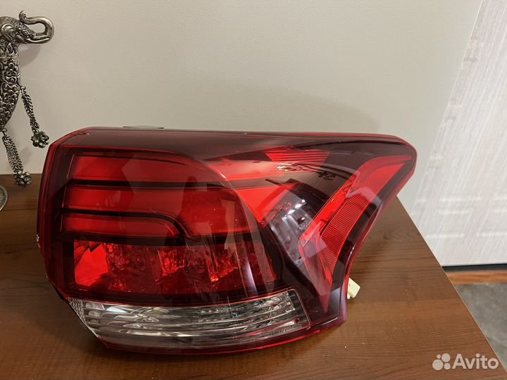 Фонарь задний правый наружний на Mitsubishi