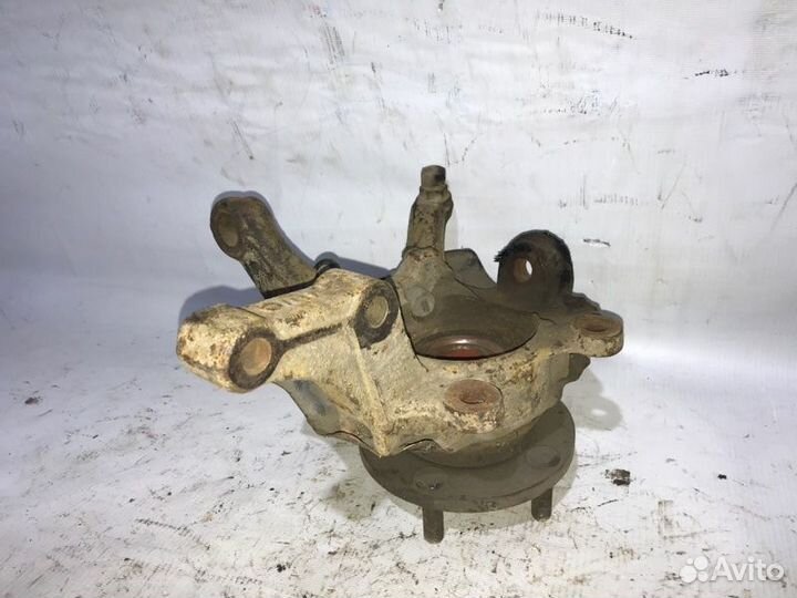 Поворотный кулак передний правый Volkswagen Polo