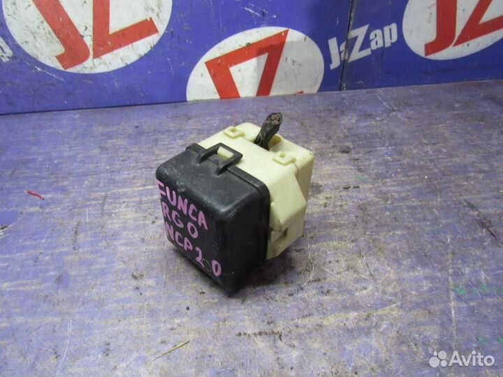 Блок предохранителей, реле Toyota Funcargo I (199