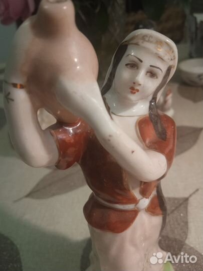 Статуэтка Девушка с кувшином. Ереван