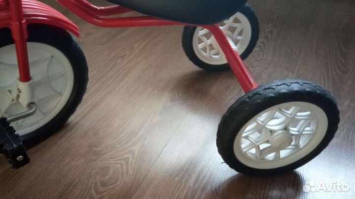 Детский трехколесный велосипед