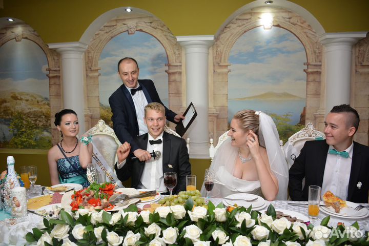 Ведущий - киноактёр, не тамада, на свадьбу и т. д