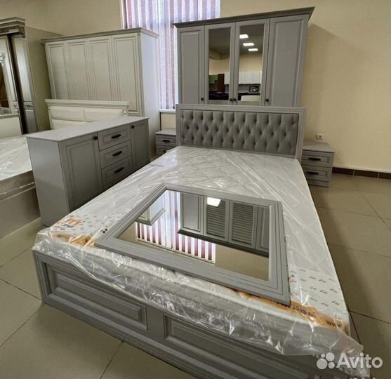 Спальный гарнитур