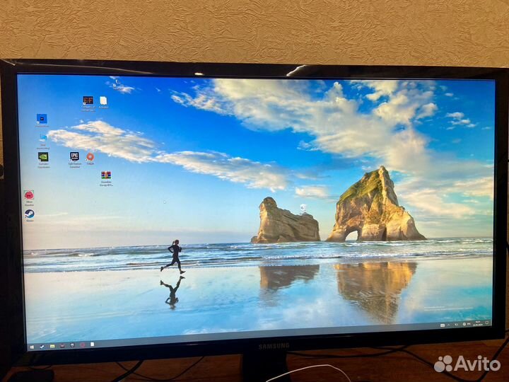 Монитор samsung u28e590d