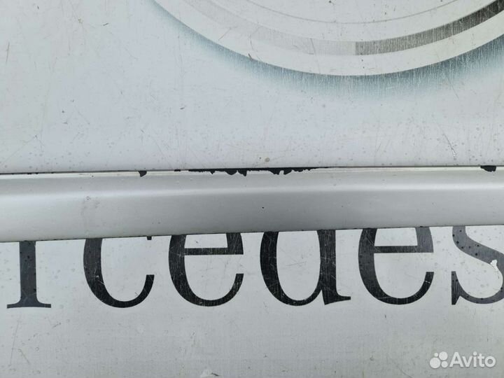 Молдинг передней правой двери Mercedes W639