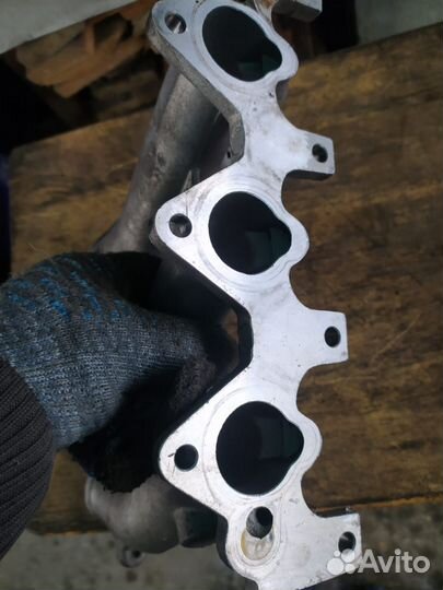 Впускной коллектор левый KIA Carnival 1999-2005